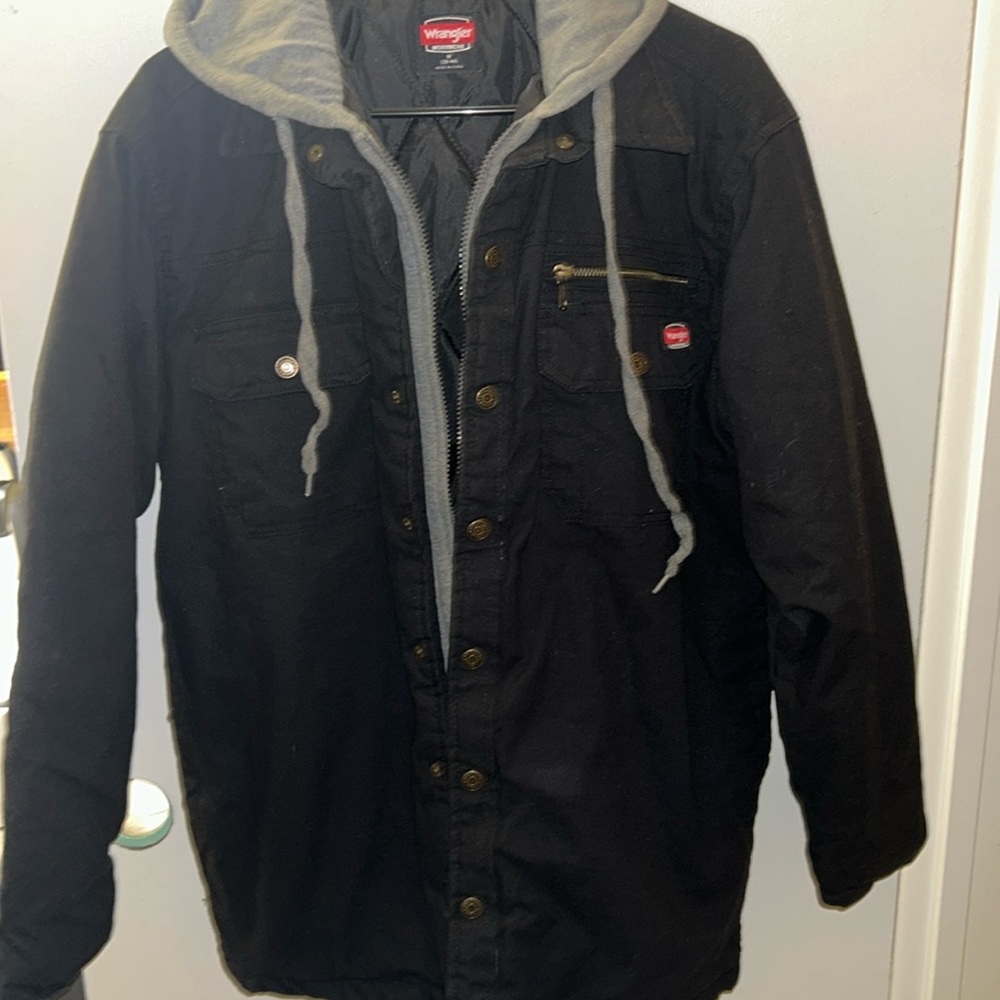 Wrangler work jacket with hood perfect for winter